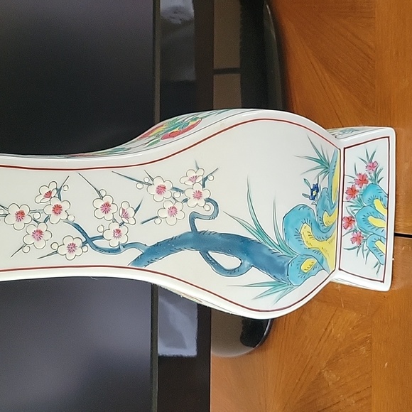 Asian inspired  vase 15h x 8w - Picture 4 of 6
